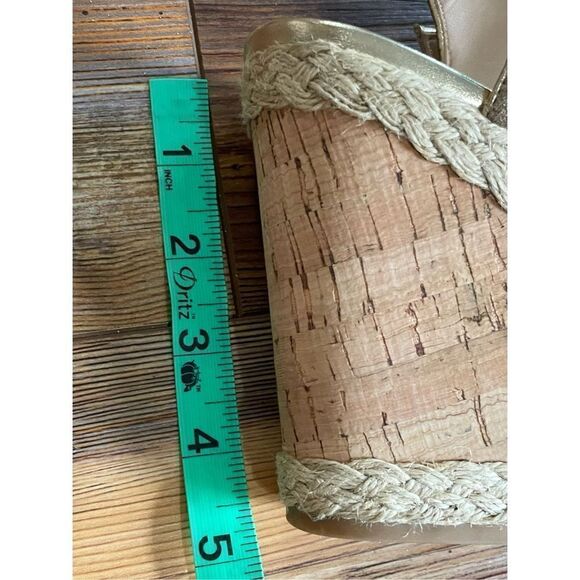 ANTONIO MELANI MAREE T-STRAP
GOLD WEDGE size 9 - Picture 16 of 16